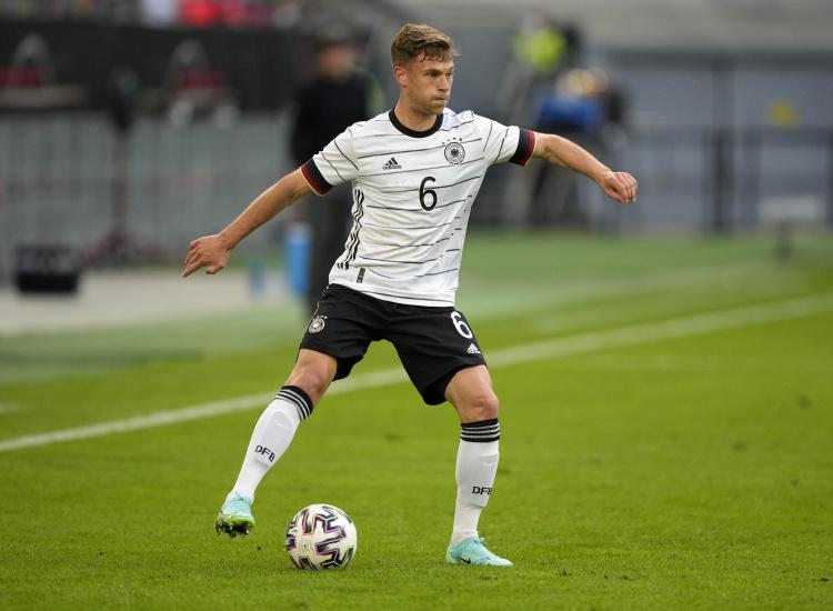 个月的发展, 选赛 个月的发展, 选赛