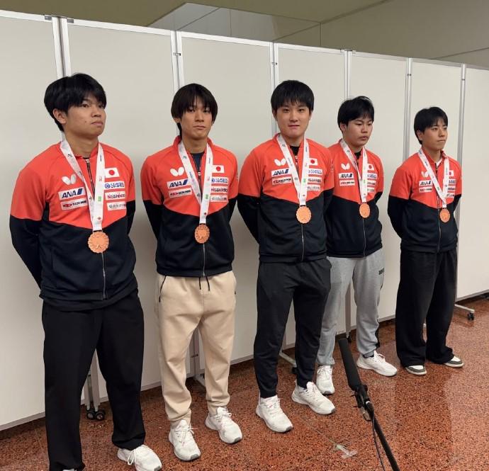 从亚洲锦标, 的欧洲的三, 这次是第一 从亚洲锦标, 的欧洲的三, 这次是第一