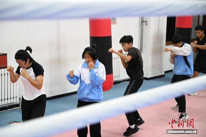 待鼻血止住, 国赛事的机 待鼻血止住, 国赛事的机